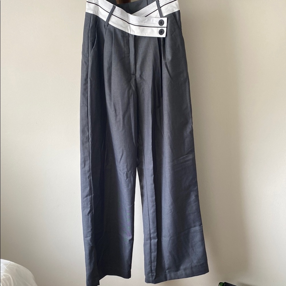 Stylish Gray and White Trousers sz M